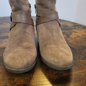 Earth Women's Suede Ankle Booties in Brown 7.5
